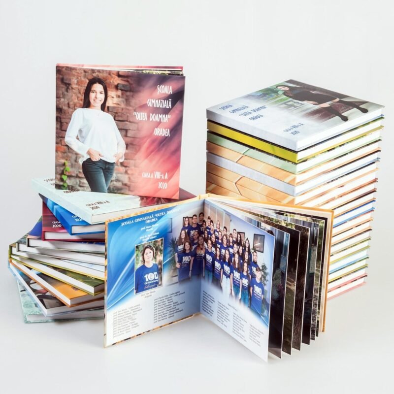 Album absolvenți tip fotocarte 20×20 cm cu copertă mată și hârtie Fuji Crystal Archive, produs FotoVmag Oradea