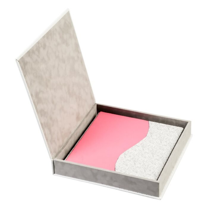 Álbum digital S-Line rosa y blanco en caja de presentación gris