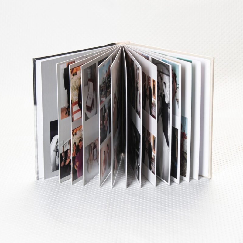 Album digital layflat 180° deschis, filele se deschid perfect plat