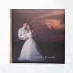 Álbum de boda con portada full foto y los nombres de los novios impresos, papel Fuji Crystal Archive