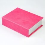 Caja para álbum digital de ecopiel con el nombre personalizado en UV