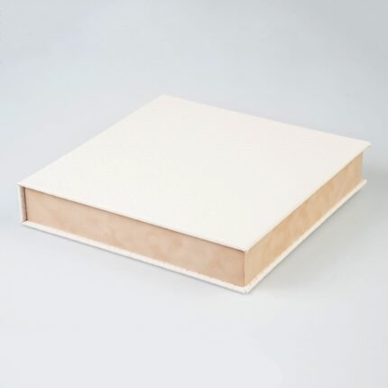 Caja de lujo para álbum digital de ecopiel, con la tapa cerrada